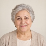 Gülümseyen yaşlı kadın Gülümseyen yaşlı kadın
